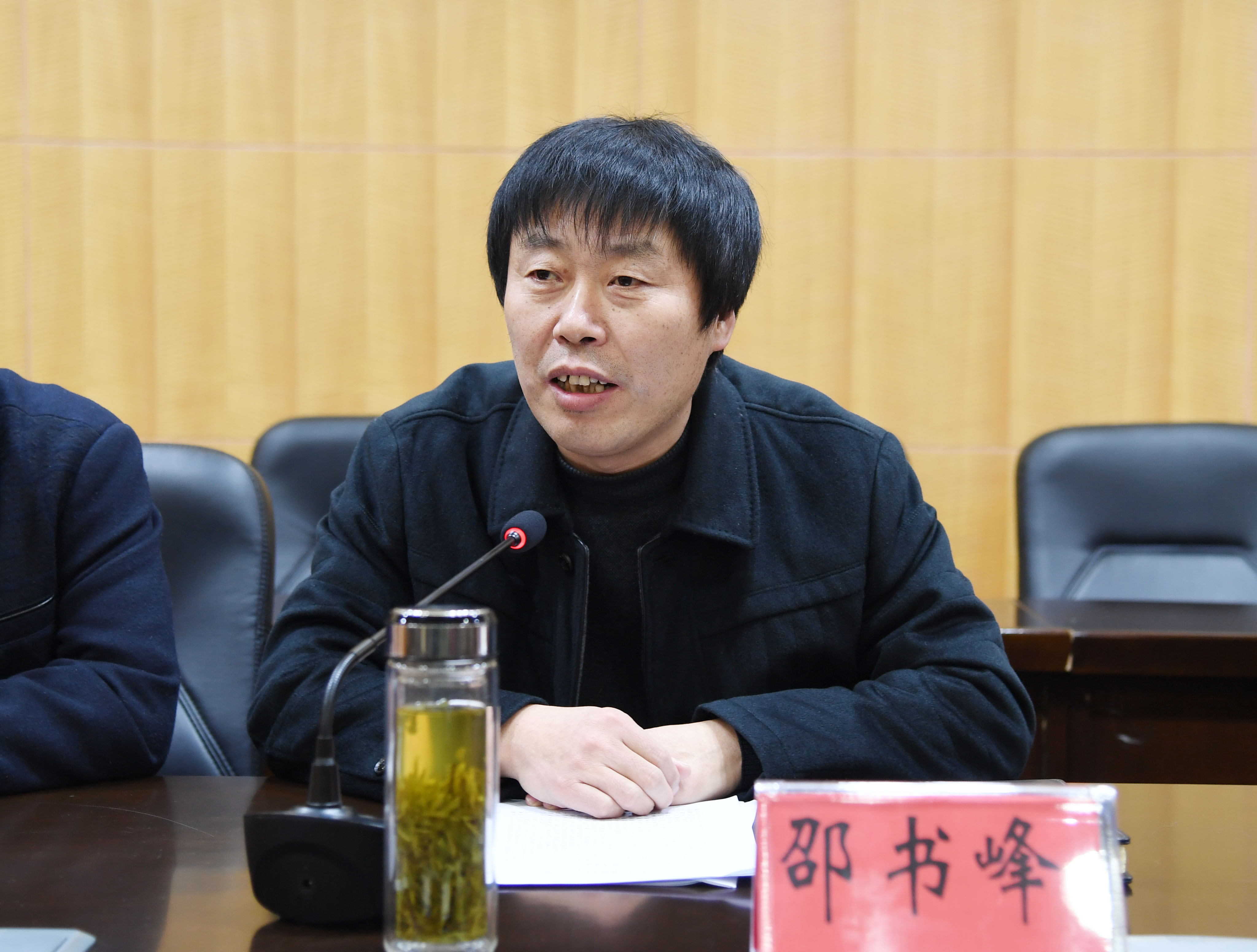 3副校长邵书峰主持研讨会.JPG
