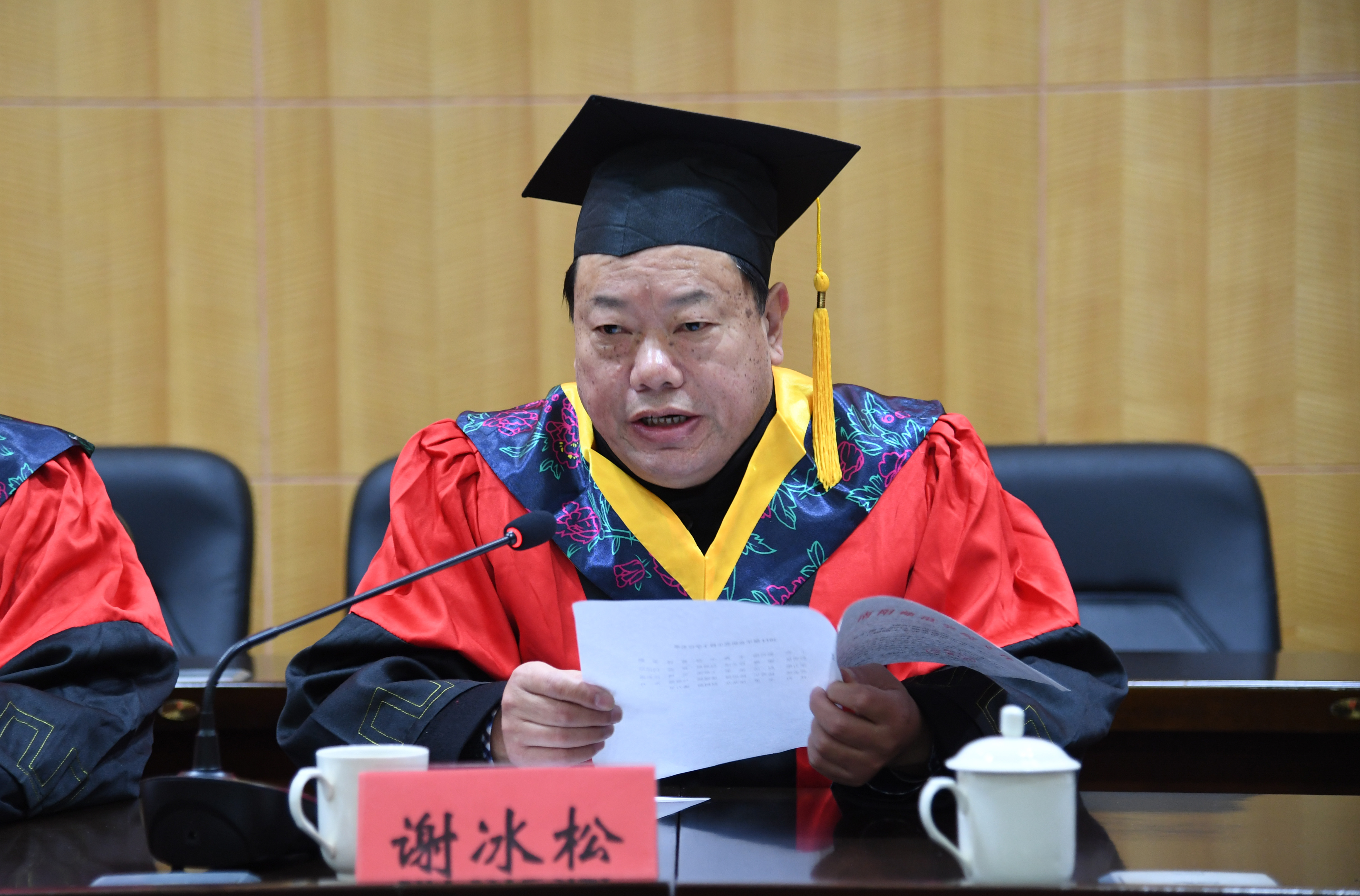 7副校长谢冰松宣读学位授予决定.JPG