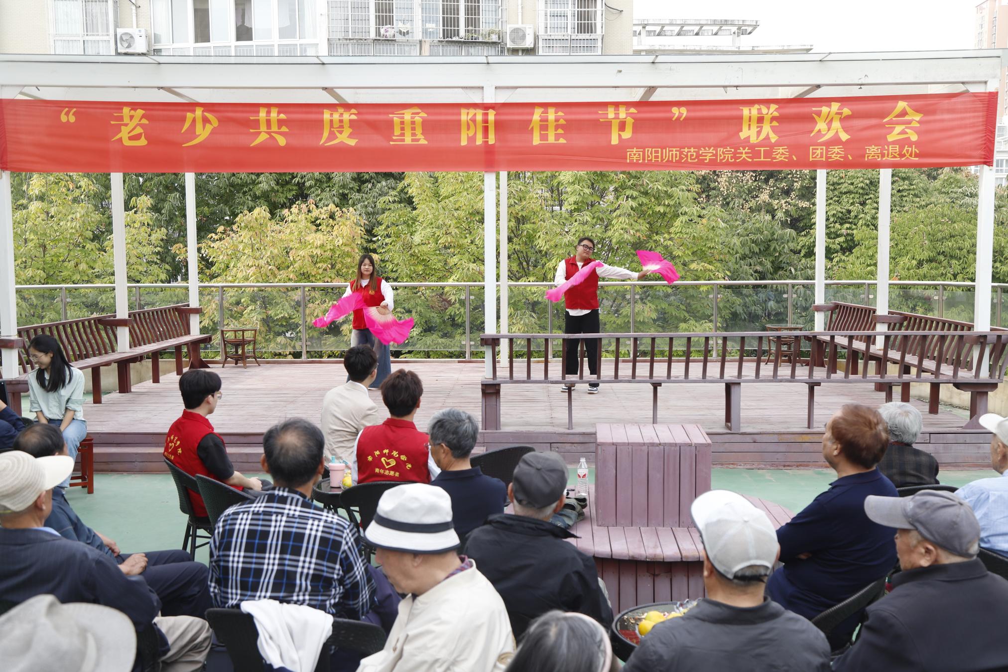 双人扇子舞 (2).JPG