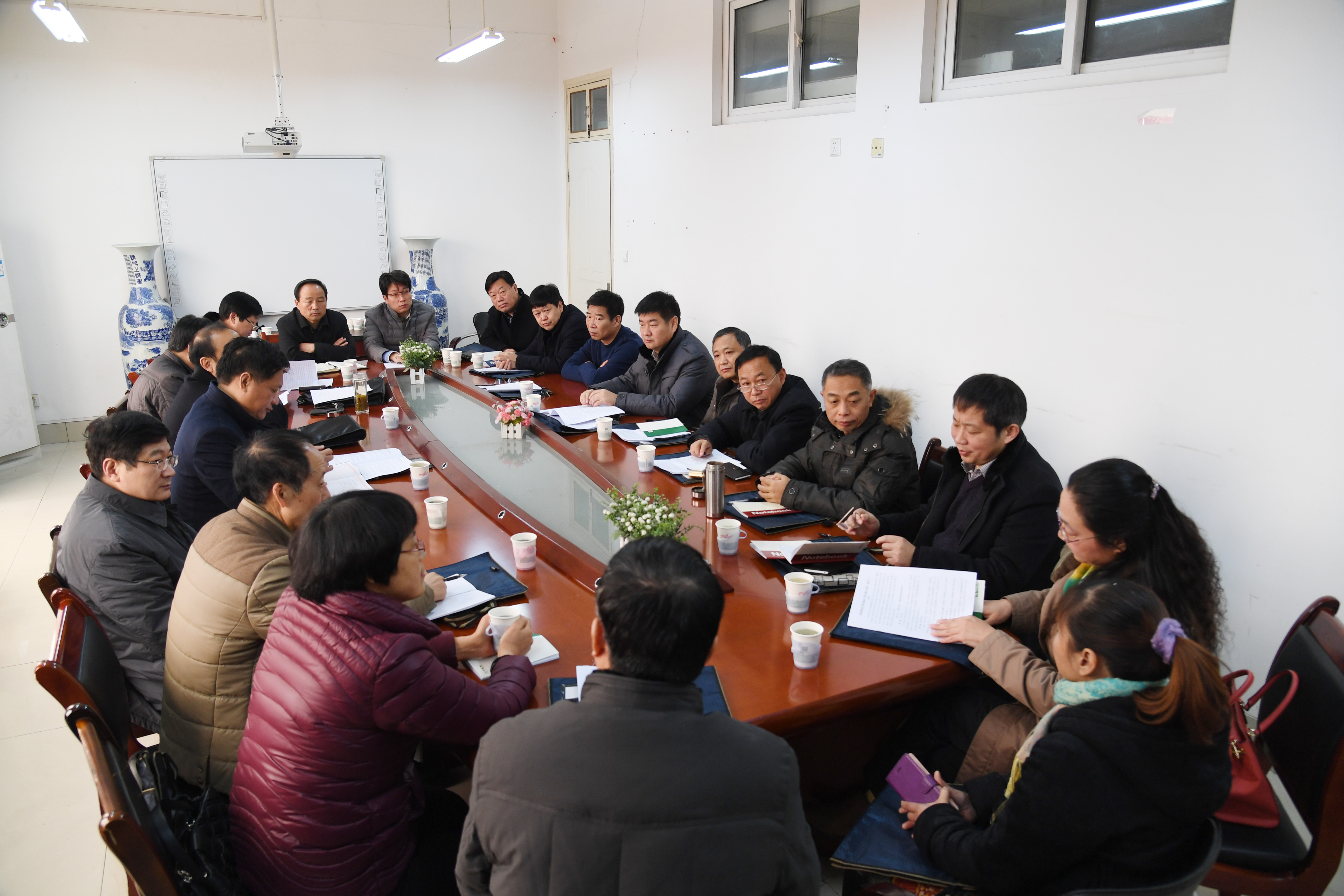 5主席团会议现场.jpg