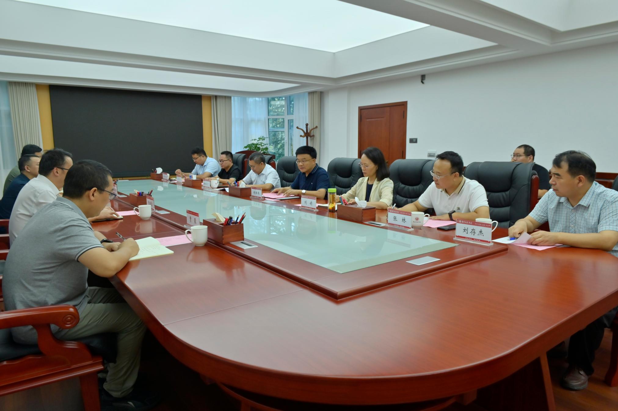 2座谈会现场.jpg