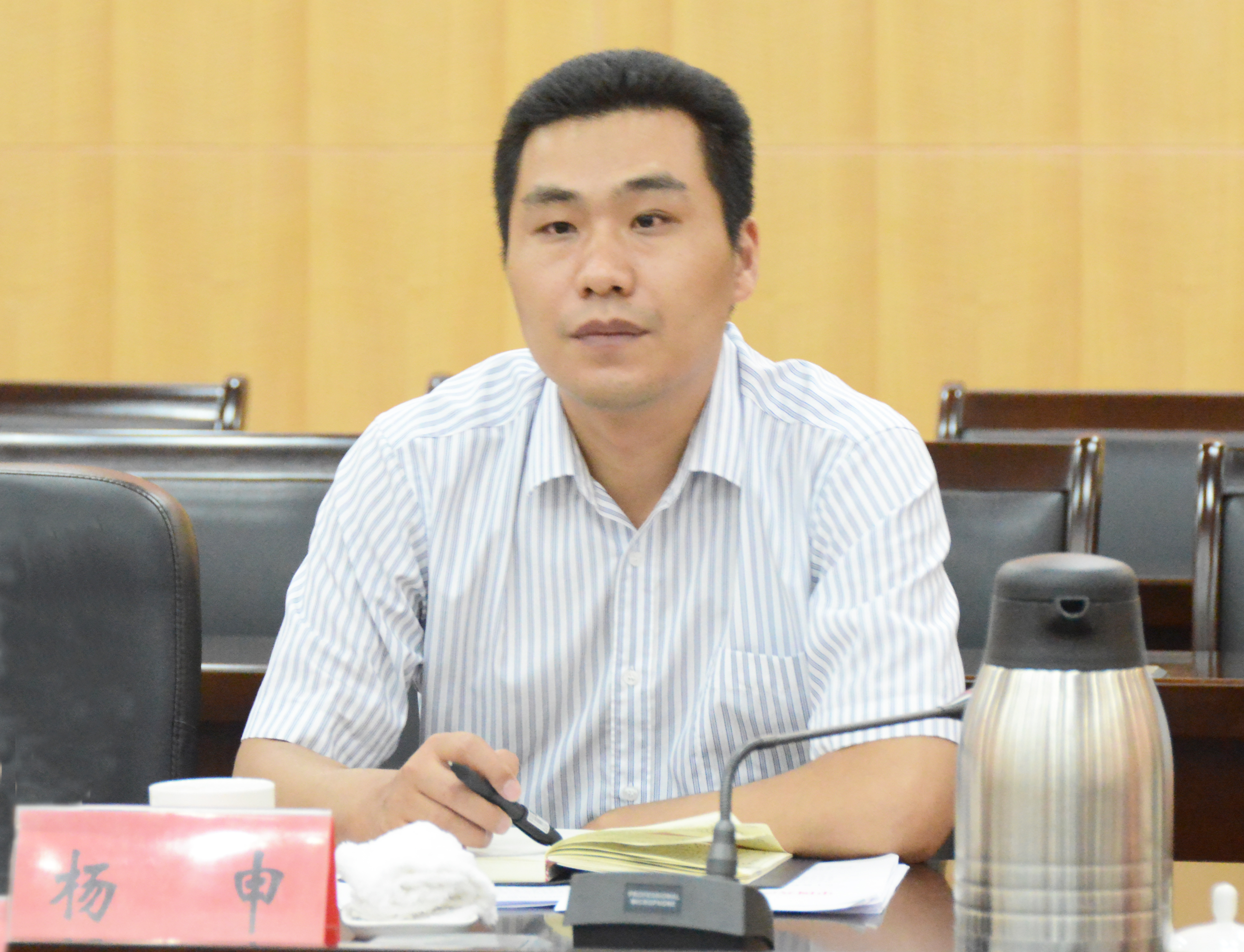 3.省委组织部科教企业干部处副处长杨申宣读任免决定.jpg