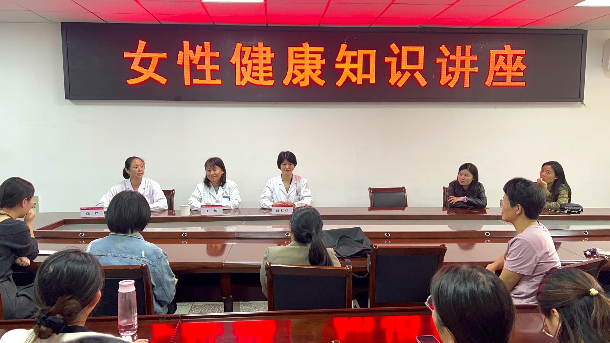 讲座现场1.JPG