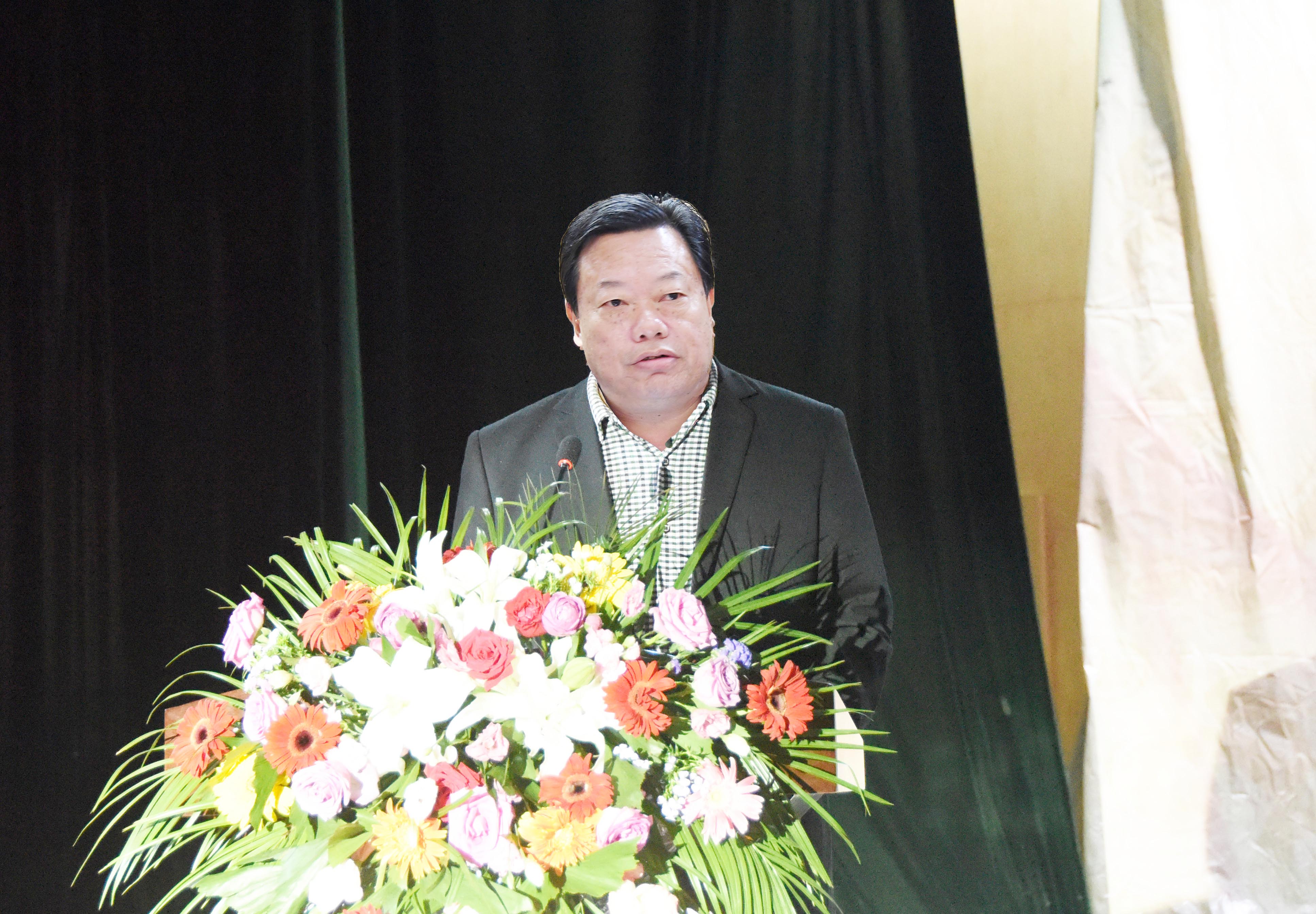 2副校长谢冰松致欢迎辞.jpg