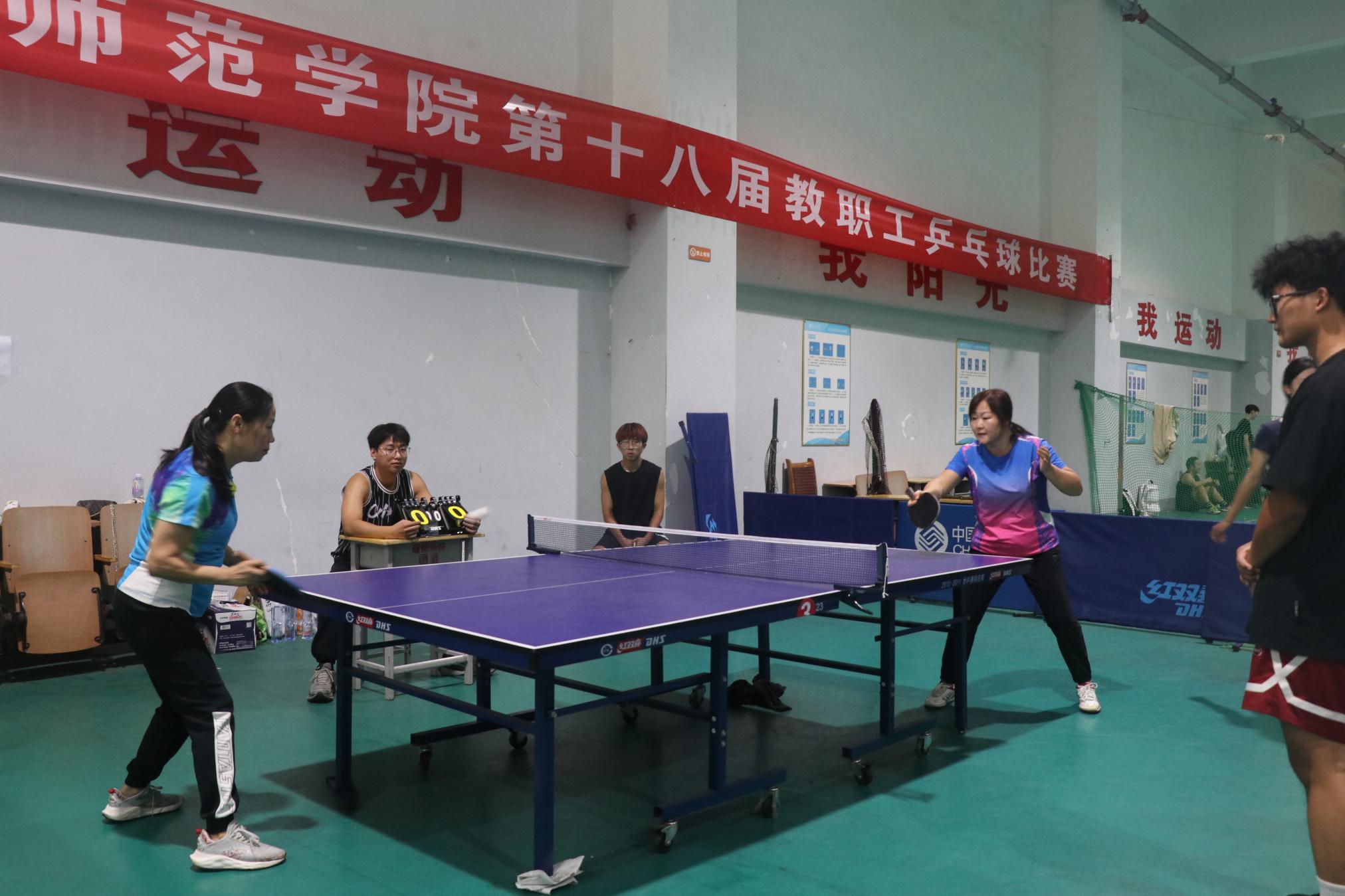 女子单打比赛现场.jpg
